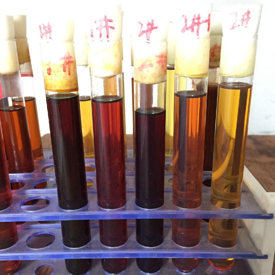 油品照片.JPG 廢油分子蒸餾設(shè)備