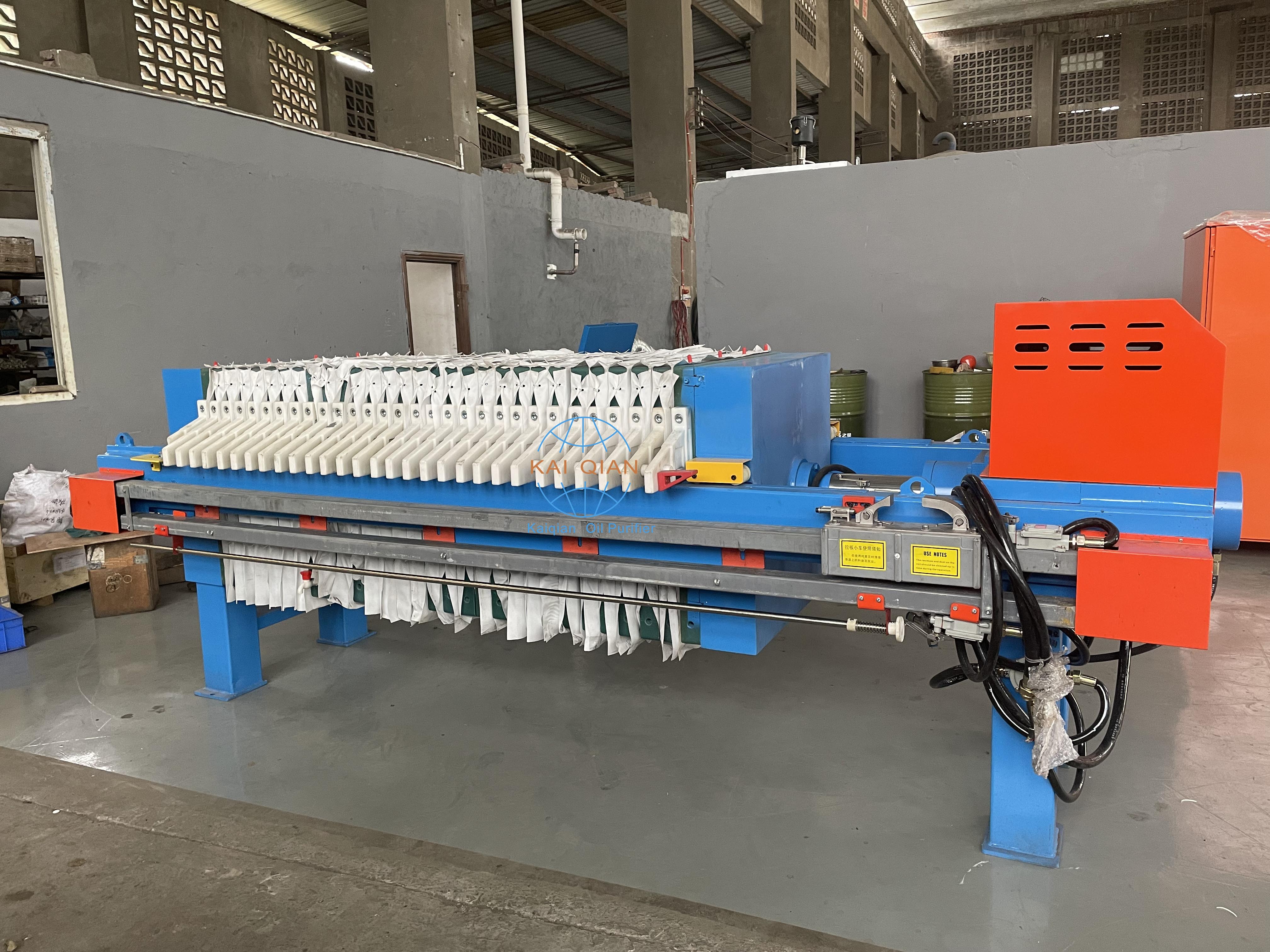 隔膜板框壓濾機(jī)(圖2) 隔膜板框壓濾機(jī)(圖2)